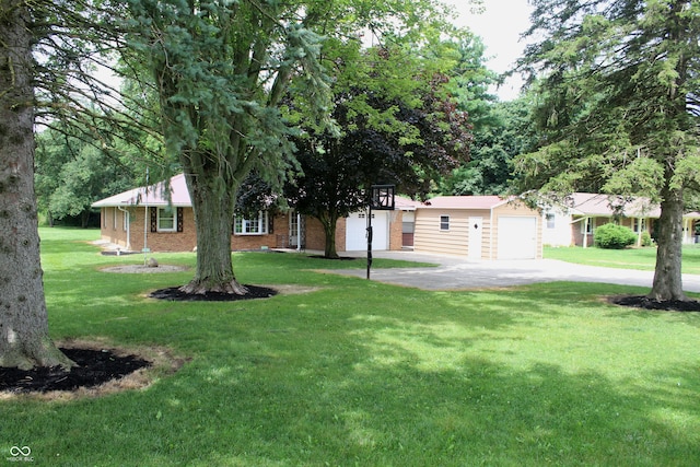 view of yard with a garage