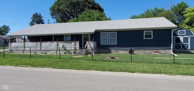 view of front of property with a front yard