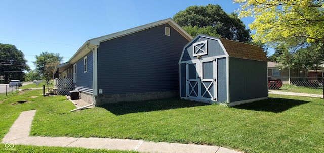 view of outdoor structure with a yard