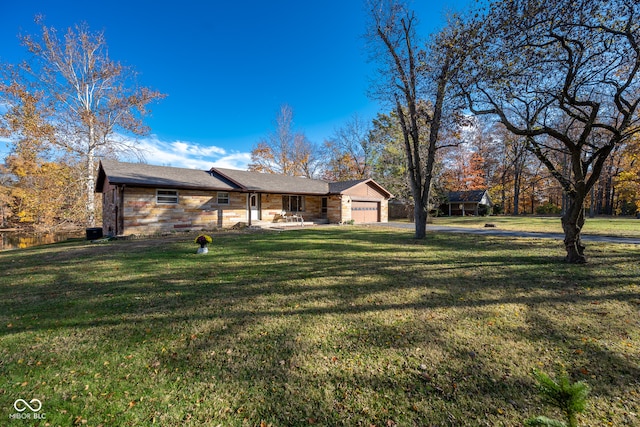 view of front of house featuring a garage and a front yard