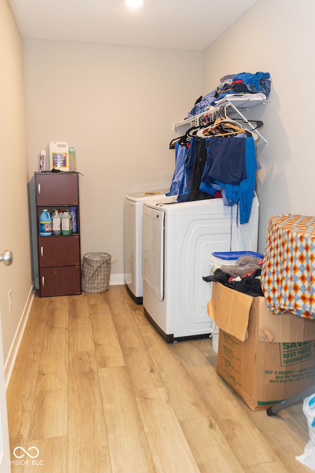 laundry room with light wood-type flooring and independent washer and dryer