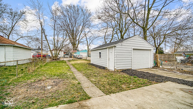 view of yard featuring a garage and an outdoor structure