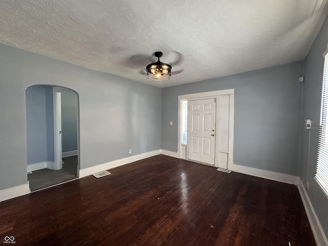 entrance foyer featuring ceiling fan, dark hardwood / wood-style floors, and a textured ceiling