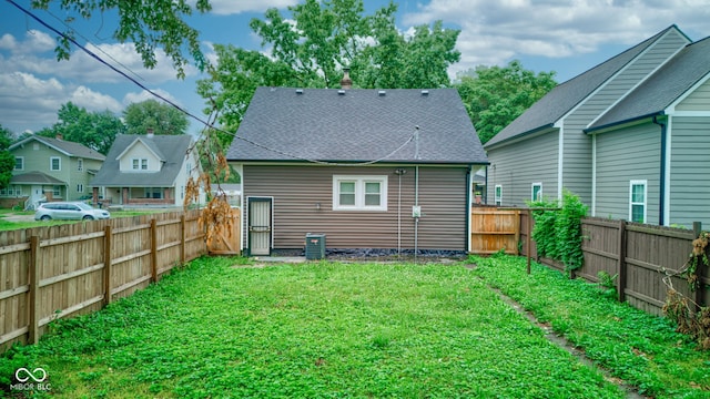 back of house featuring a yard