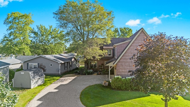 view of front of home featuring a shed and a front yard