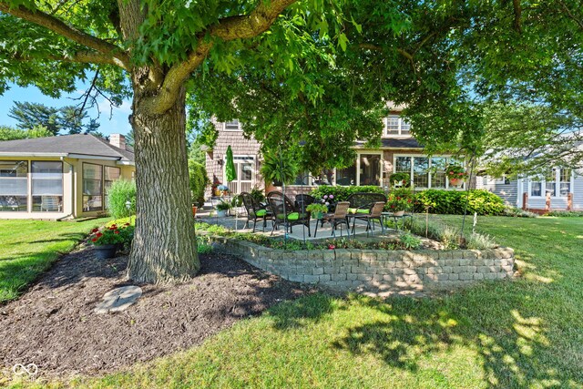 view of yard featuring a patio