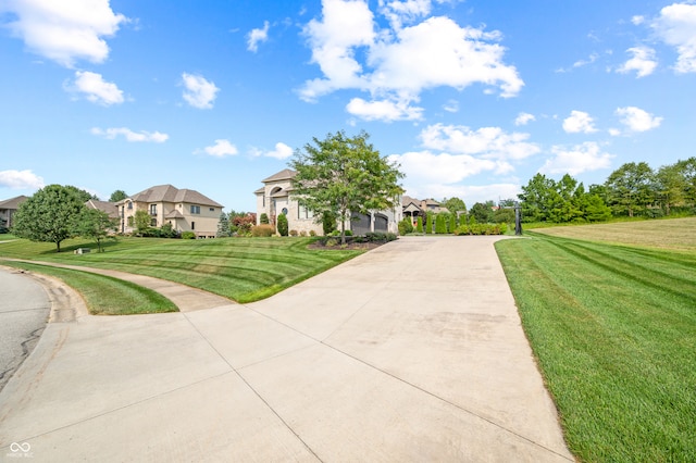 view of front of property featuring a front yard