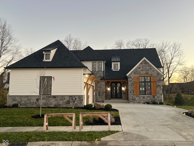 view of front of home featuring a yard