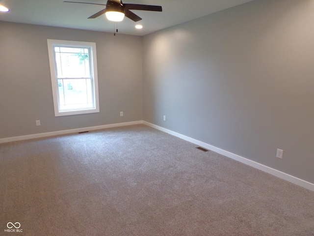 unfurnished room featuring ceiling fan and carpet