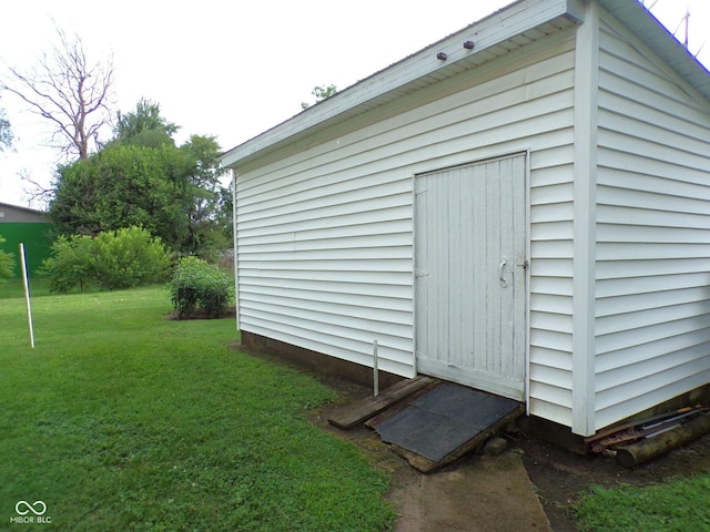 view of outdoor structure with a yard