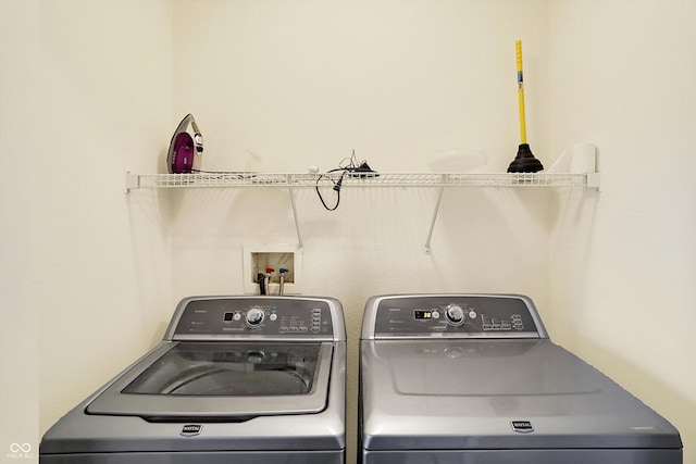 washroom featuring washing machine and clothes dryer