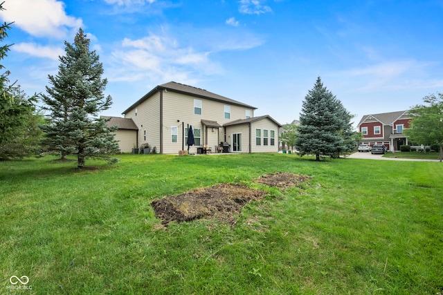 back of house featuring a lawn