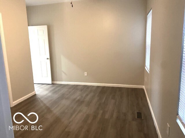 spare room featuring dark wood-type flooring