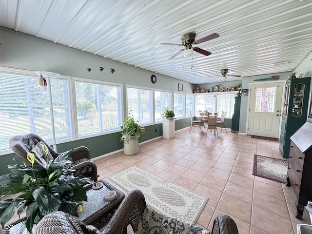 sunroom with ceiling fan