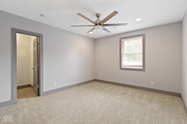 carpeted empty room featuring ceiling fan