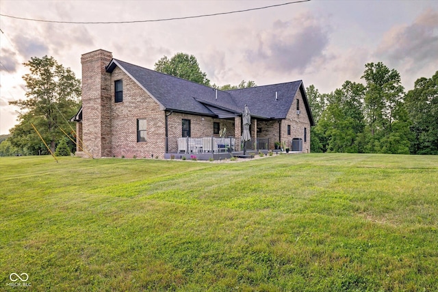 view of front of home featuring cooling unit and a front lawn