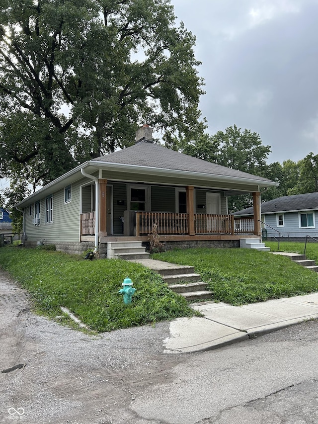 view of front of home featuring a front lawn and covered porch