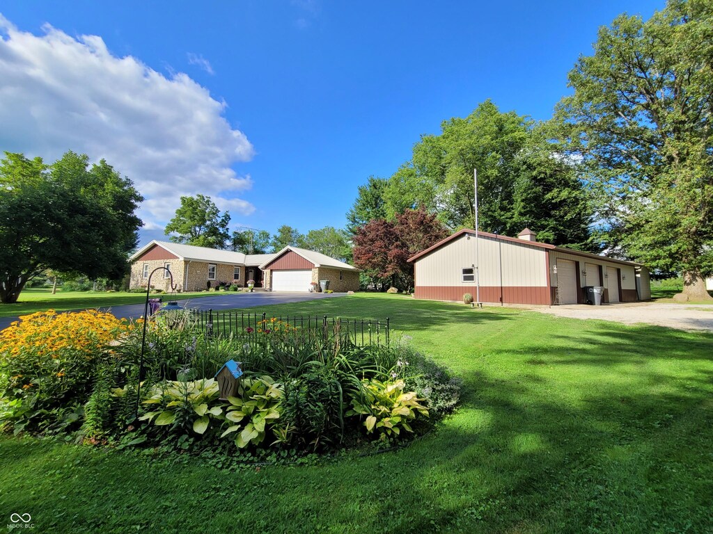 view of yard with a garage