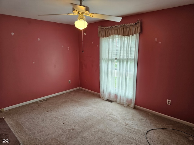 carpeted empty room featuring ceiling fan