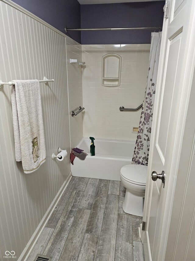 14 Winchester Ct, Anderson, IN 46013 - full bathroom featuring toilet, wood finished floors, and shower / bath combo