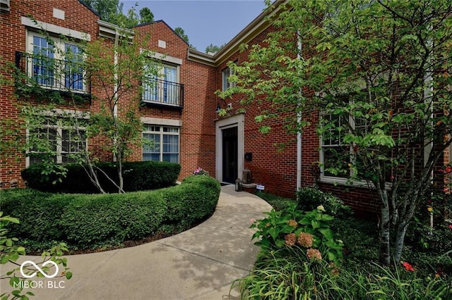 view of front of house with a balcony