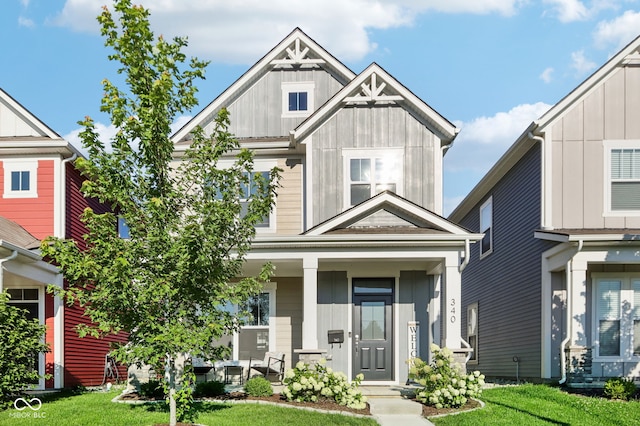 view of front of home with a front lawn