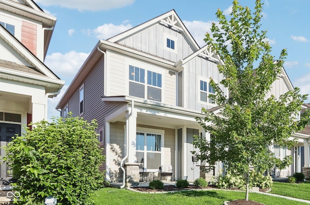 craftsman-style house with a front yard