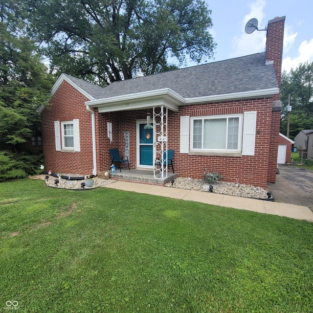 view of front of house featuring a garage and a front yard