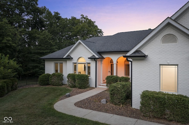 view of front of house featuring a lawn