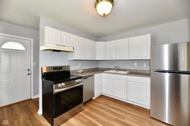 kitchen featuring sink, appliances with stainless steel finishes, light hardwood / wood-style flooring, and custom exhaust hood