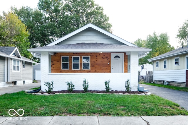 bungalow-style house with a front lawn