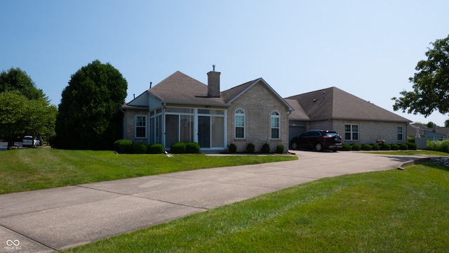 view of front facade featuring a front yard