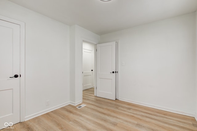 unfurnished room featuring light hardwood / wood-style floors