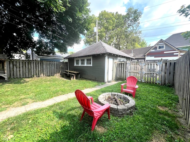 view of yard featuring a fire pit