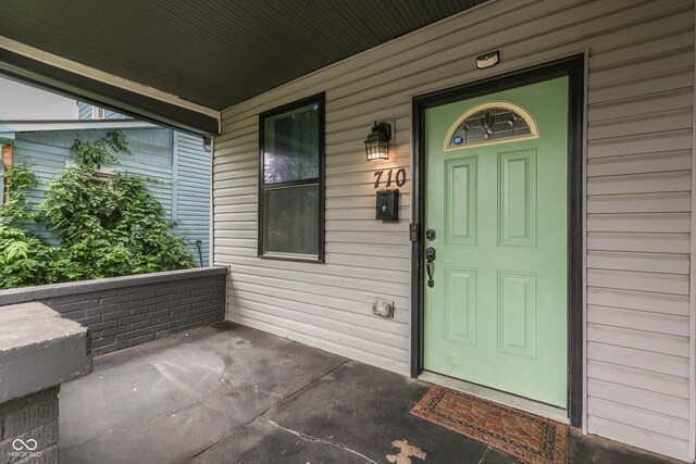 doorway to property featuring covered porch