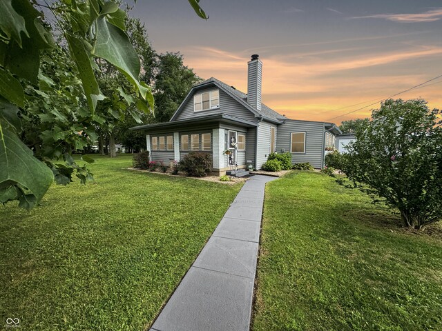 view of front facade with a lawn