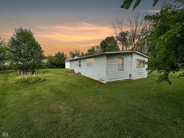 view of yard at dusk