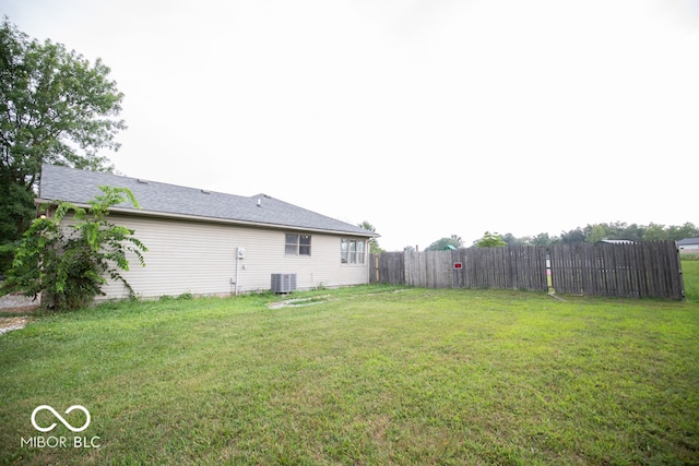 view of yard featuring cooling unit