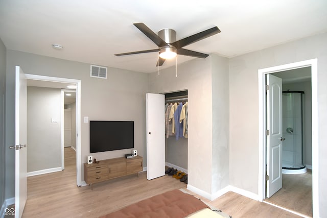 bedroom with light wood-type flooring, a closet, and ceiling fan