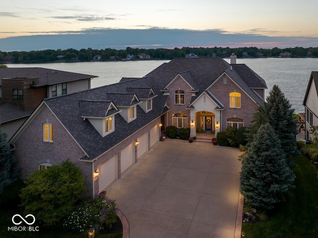 view of front facade featuring a garage