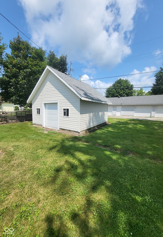 view of yard featuring a garage and an outdoor structure