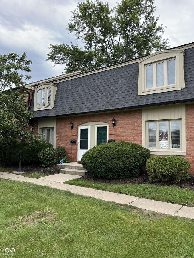 view of front of house featuring a front yard