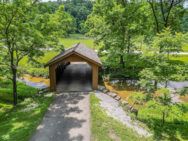 view of home's community with driveway