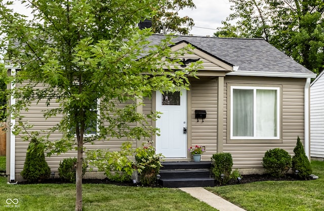 view of front of house featuring a front yard