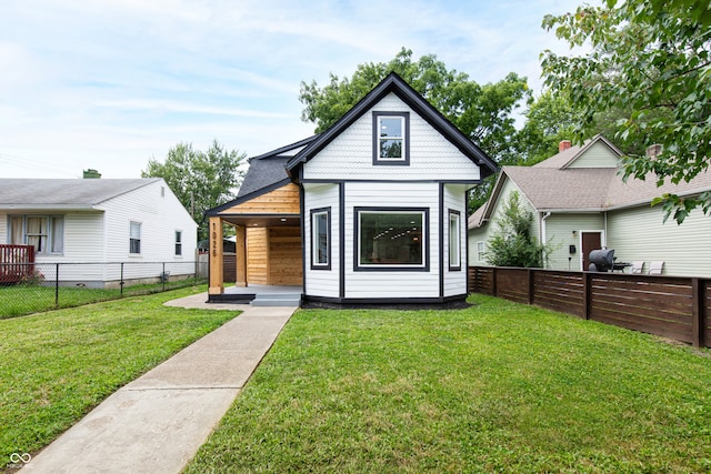 view of front facade with a front lawn