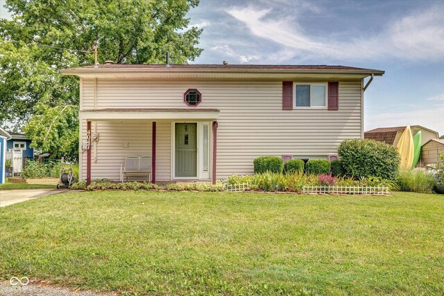 view of front of house featuring a front yard