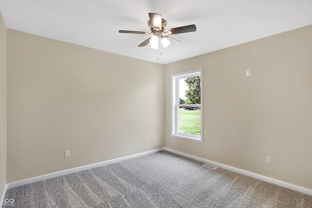 unfurnished room with carpet flooring and ceiling fan