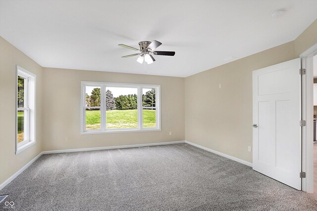 carpeted empty room featuring ceiling fan