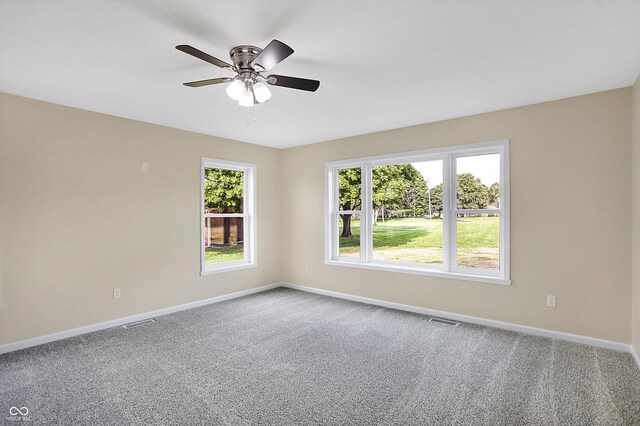 carpeted empty room featuring ceiling fan