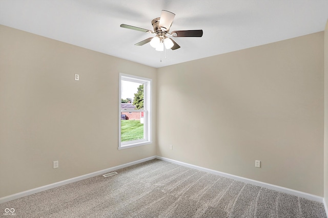 unfurnished room with carpet flooring and ceiling fan